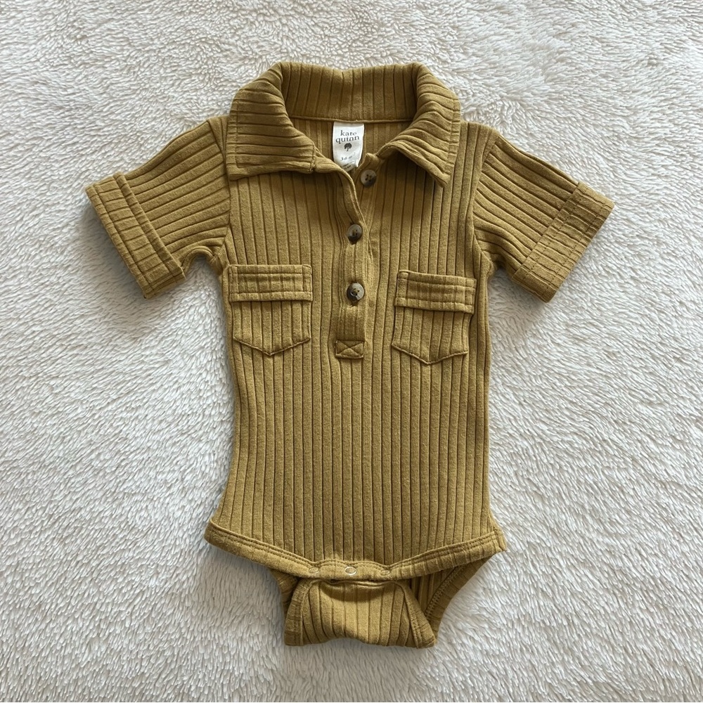 Kate Quinn Ribbed Short Sleeve Bodysuit Onesie Fennel 3-6M